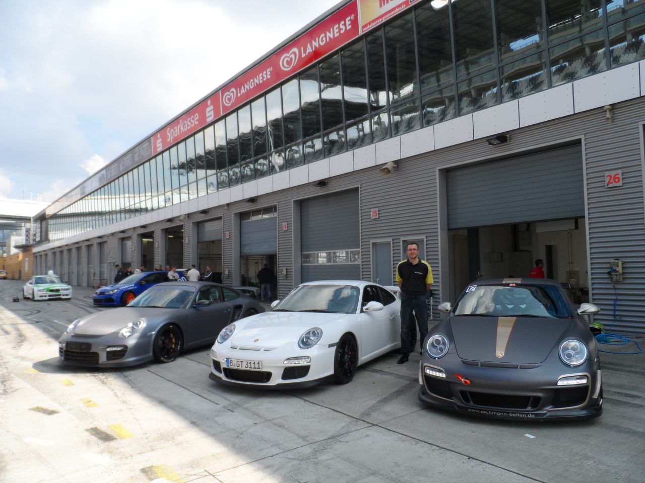 Trackday in kleinen Gruppen Boxengasse Lausitzring