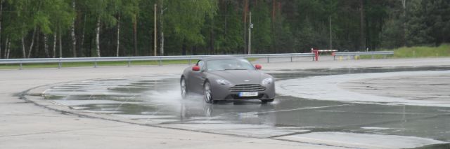 Aston Martin Volante Vertrauen und Regensicherheit schaffen