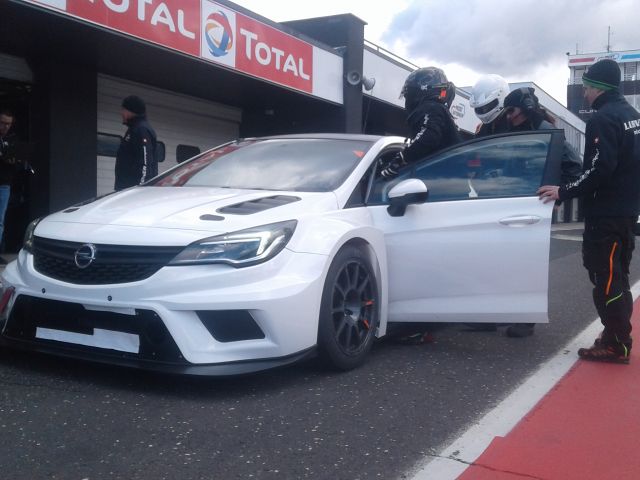 TCR Opel Fahrwerks Test Most